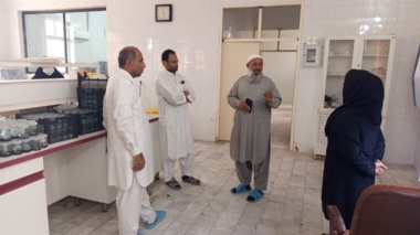 بازدید دکتر خالد میری، رئیس مرکز تحقیقات کشاورزی بلوچستان از گلخانه و آزمایشگاه کشت بافت ایستگاه بمپور: گامی در جهت توسعه کشاورزی نوین