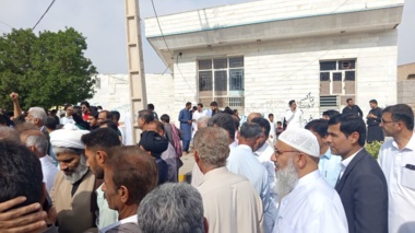حضور رئیس مرکز و همکاران درمراسم تشییع پیکر شهید والامقام سعید چملی